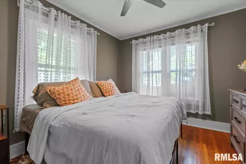 Bedroom - 732 W Fayette Ave, Springfield, IL 62703 photo 2 of 3