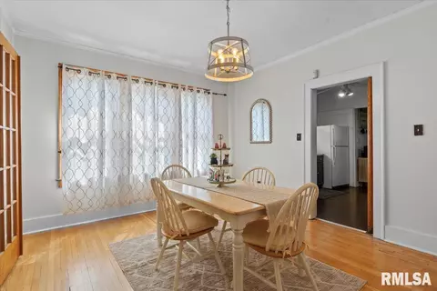 Dining - 732 W Fayette Ave, Springfield, IL 62703 photo 1 of 3