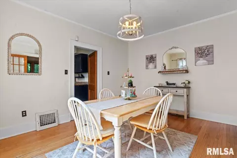 Dining - 732 W Fayette Ave, Springfield, IL 62703 photo 3 of 3