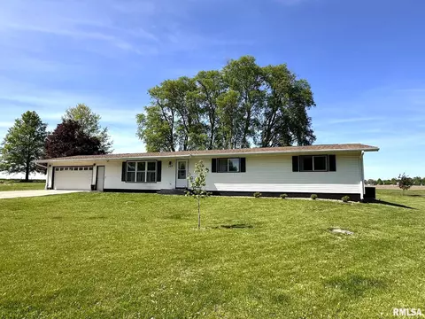 209 Brookview Dr, Abingdon, IL 61410 photo 2