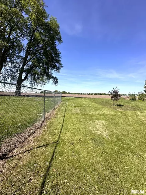 209 Brookview Dr, Abingdon, IL 61410 photo 11