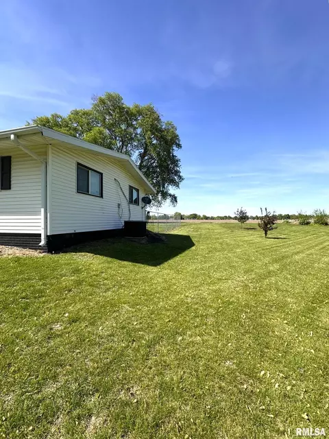 209 Brookview Dr, Abingdon, IL 61410 photo 10