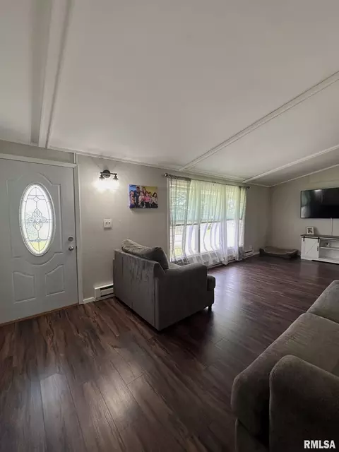 209 Brookview Dr, Abingdon, IL 61410 photo 13