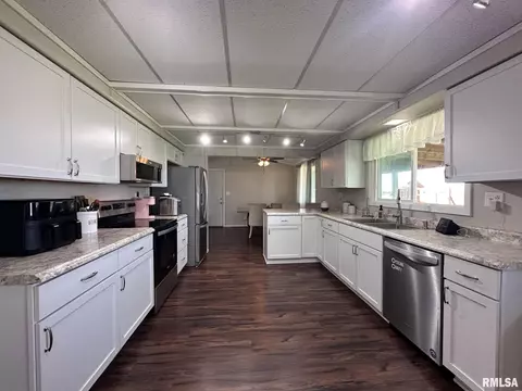 209 Brookview Dr, Abingdon, IL 61410 photo 23