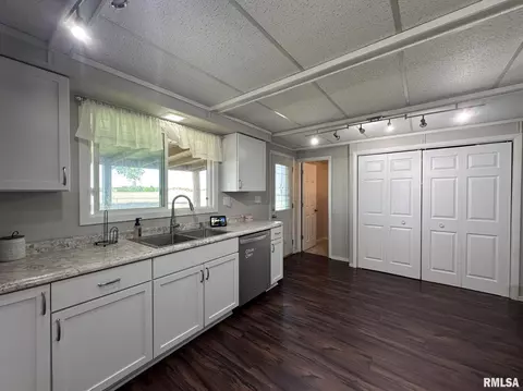 209 Brookview Dr, Abingdon, IL 61410 photo 24