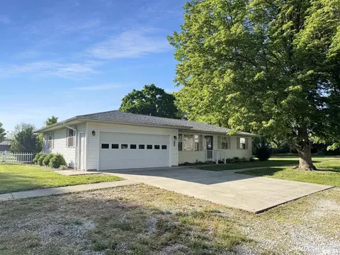 201 NE Cross St, Mount Sterling, IL 62353