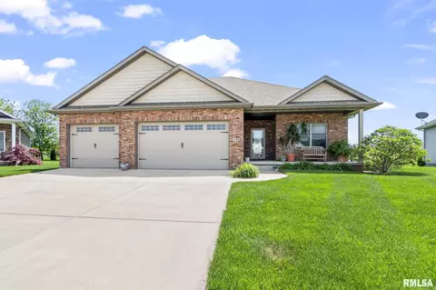 5704 Kelley Point Dr, Springfield, IL 62711