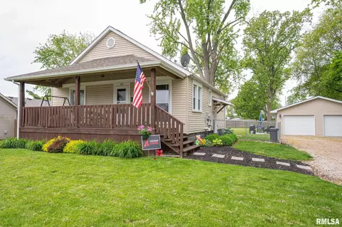 415 S State St, Chatham, IL 62629