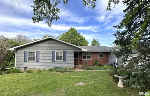 810 NW 7th Ave, Galva, IL 61434