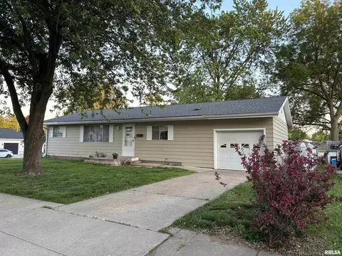 1744 Jackson St, Quincy, IL 62301