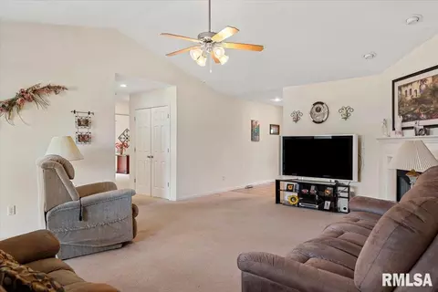 4315 Castle Pines Dr, Springfield, IL 62711 photo 5