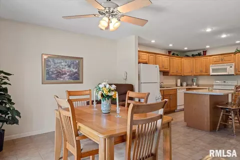 4315 Castle Pines Dr, Springfield, IL 62711 photo 12