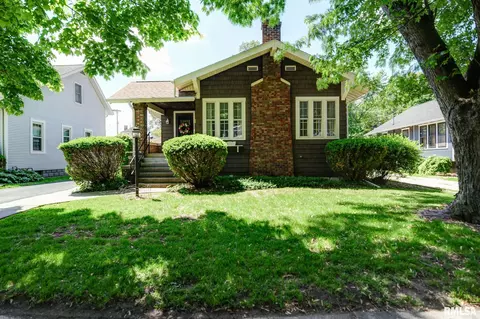 1006 W Vine St, Taylorville, IL 62568