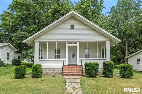 708 E 5th St, Pana, IL 62557