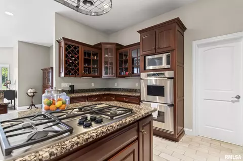 Kitchen - 4901 Wildcat Run, Springfield, IL 62711 photo 2 of 6