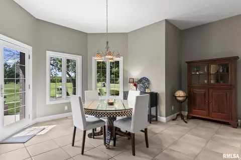 Dining - 4901 Wildcat Run, Springfield, IL 62711 photo 3 of 3