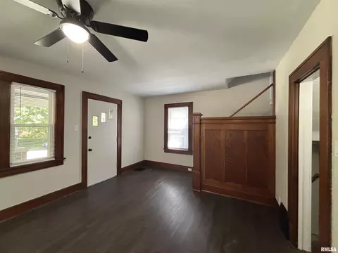 Living - 620 W Vine St, Springfield, IL 62704 photo 3 of 7