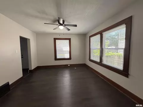 Living - 620 W Vine St, Springfield, IL 62704 photo 5 of 7