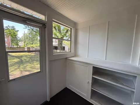 Exterior - 620 W Vine St, Springfield, IL 62704 photo 5 of 7