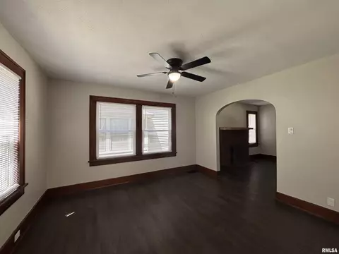 Living - 620 W Vine St, Springfield, IL 62704 photo 6 of 7