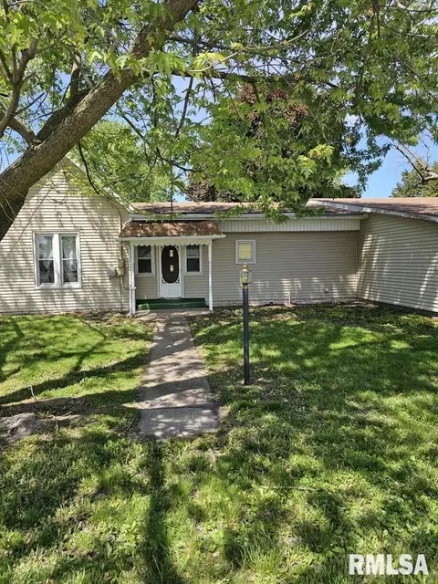 Exterior - 300 W Prairie St, Camp Point, IL 62320 photo 2 of 2