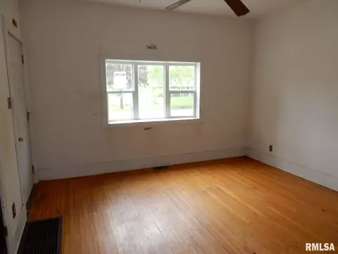 Living - 1411 N Franklin Ave, Springfield, IL 62702 photo 1 of 4
