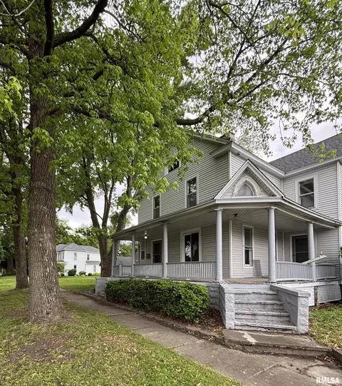 201 S Pearl St, Waverly, IL 62692