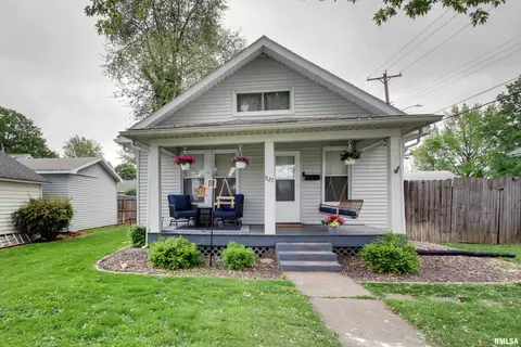927 S 22nd St, Quincy, IL 62301