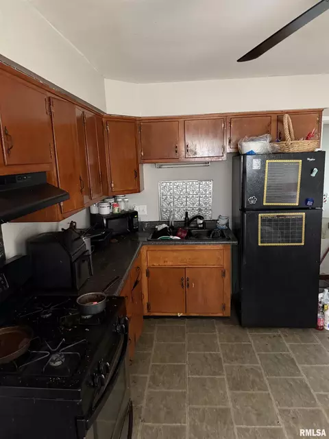 1600 S Pope Ave, Springfield, IL 62703 photo 2