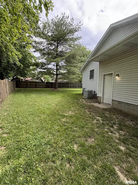 1212 Mildred Ct, Springfield, IL 62712 photo 2