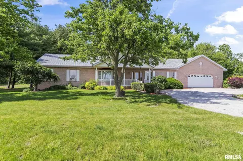 2087 N 700 East Rd, Edinburg, IL 62531