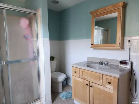 Bath - 1921 S Spring St, Springfield, IL 62704 photo 1 of 1
