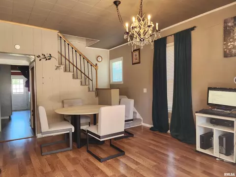 Dining - 1921 S Spring St, Springfield, IL 62704 photo 3 of 3