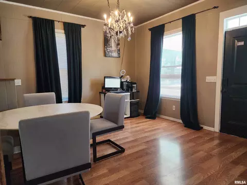 Dining - 1921 S Spring St, Springfield, IL 62704 photo 2 of 3