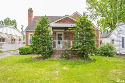 1556 W Edwards St, Springfield, IL 62704 photo 2