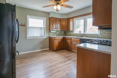 1556 W Edwards St, Springfield, IL 62704 photo 7