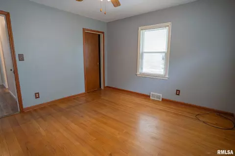 1556 W Edwards St, Springfield, IL 62704 photo 12