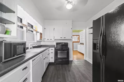 Kitchen - 1809 S 4th St, Springfield, IL 62703 photo 2 of 3