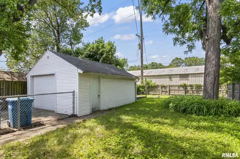 Exterior - 1809 S 4th St, Springfield, IL 62703 photo 4 of 5