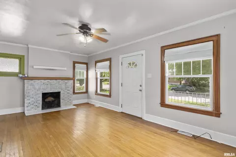 Living - 1809 S 4th St, Springfield, IL 62703 photo 2 of 5