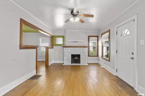 Living - 1809 S 4th St, Springfield, IL 62703 photo 3 of 5