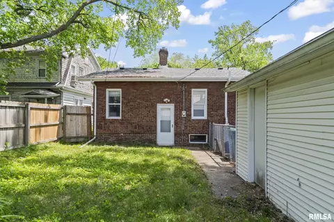Exterior - 1809 S 4th St, Springfield, IL 62703 photo 2 of 5