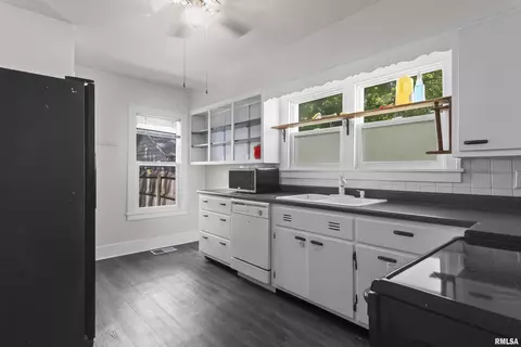 Kitchen - 1809 S 4th St, Springfield, IL 62703 photo 3 of 3