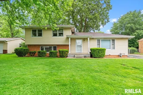 525 Sattley St, Rochester, IL 62563