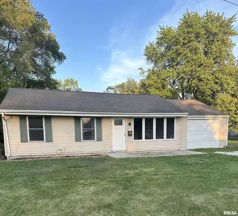 405 S Prairie St, Knoxville, IL 61448