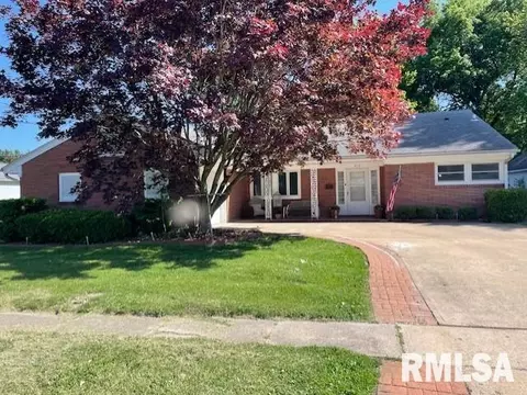 413 W Grant St, Pittsfield, IL 62363