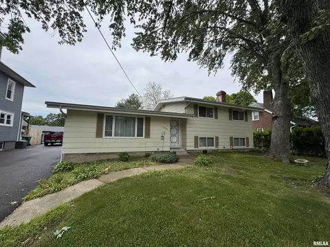 1628 N Seminary St, Galesburg, IL 61401