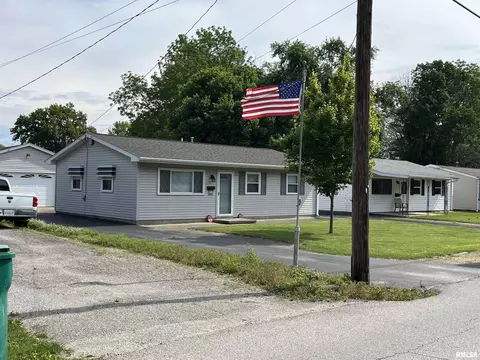 1041 Centre St, Springfield, IL 62704