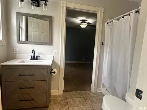 335 E South St, Mendon, IL 62351 photo 5