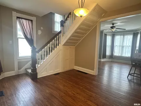 335 E South St, Mendon, IL 62351 photo 8